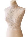 Hoch geschlossenes, halb-transparentes Top